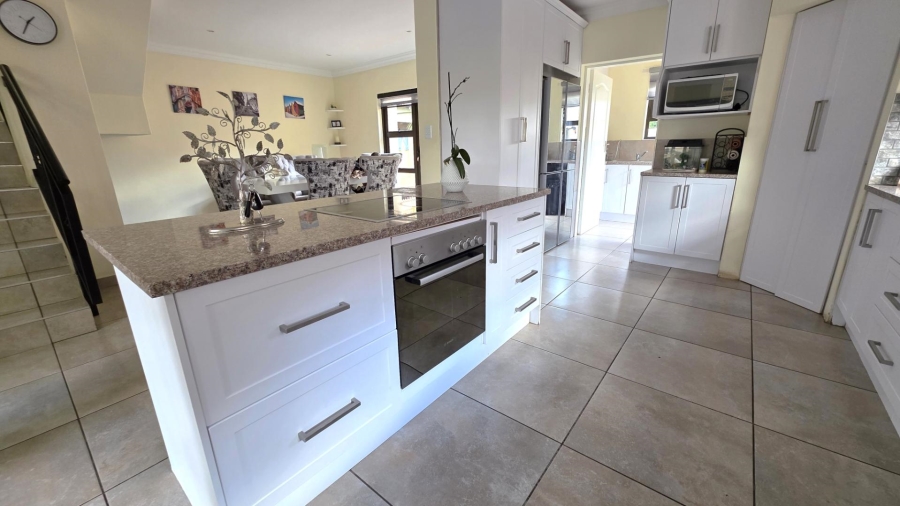 To Let 1 Bedroom Property for Rent in Melodie North West